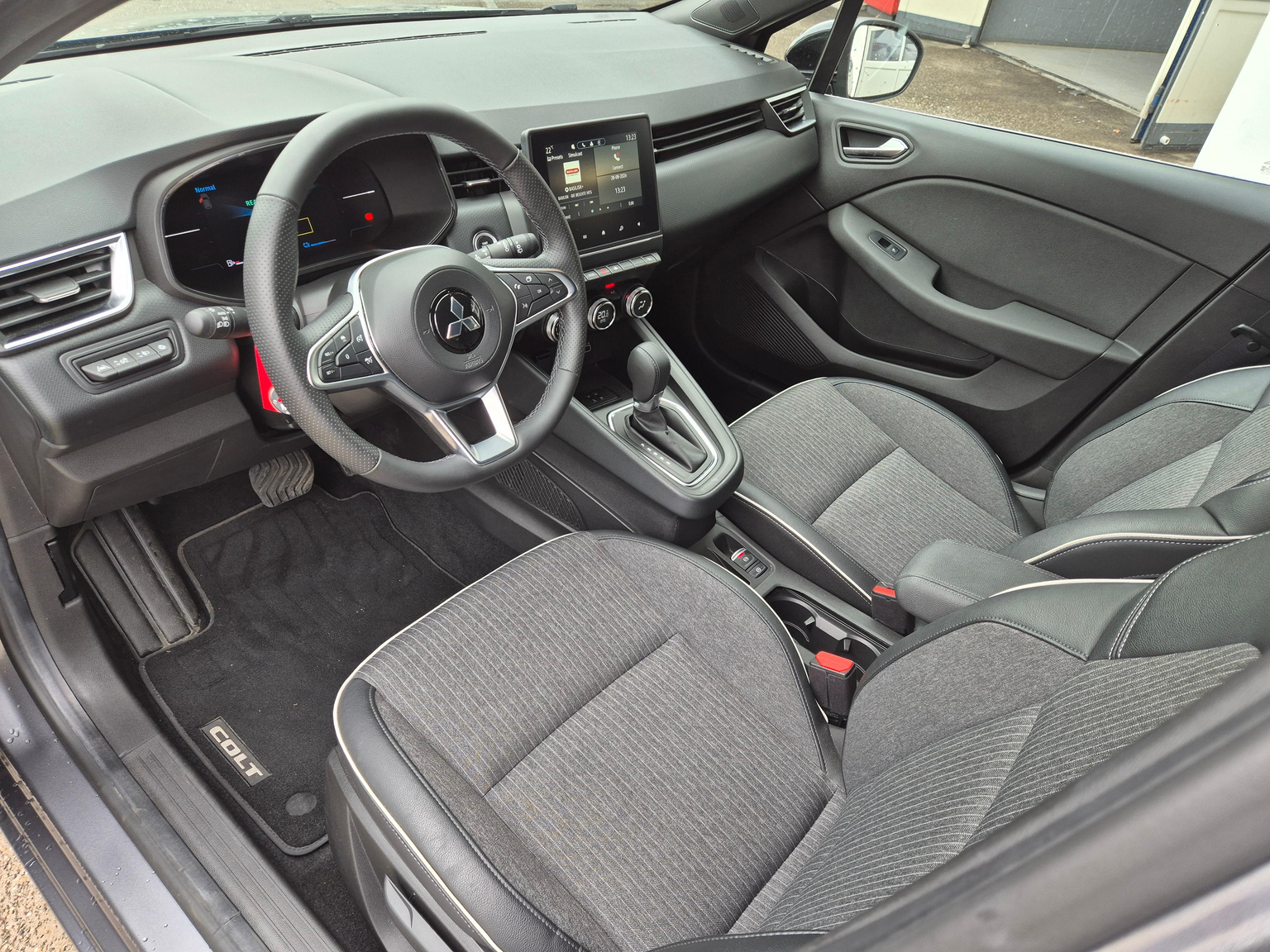 MITSUBISHI Colt 1.6 HEV Intense