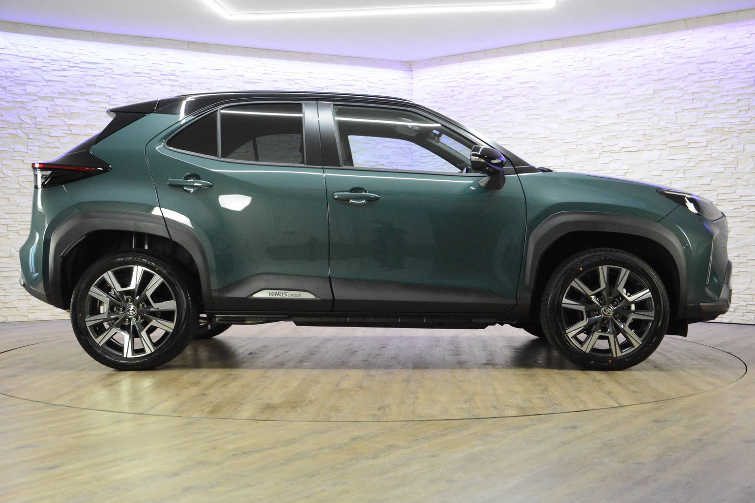 TOYOTA Yaris Cross 1.5 VVT-i HSD Premium AWD-i