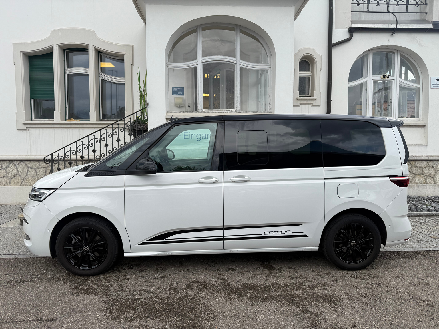 VW Multivan kurz 2.0 TDI Life Edition DSG Navigationssystem Volkswagen original 7 PLÄTZER