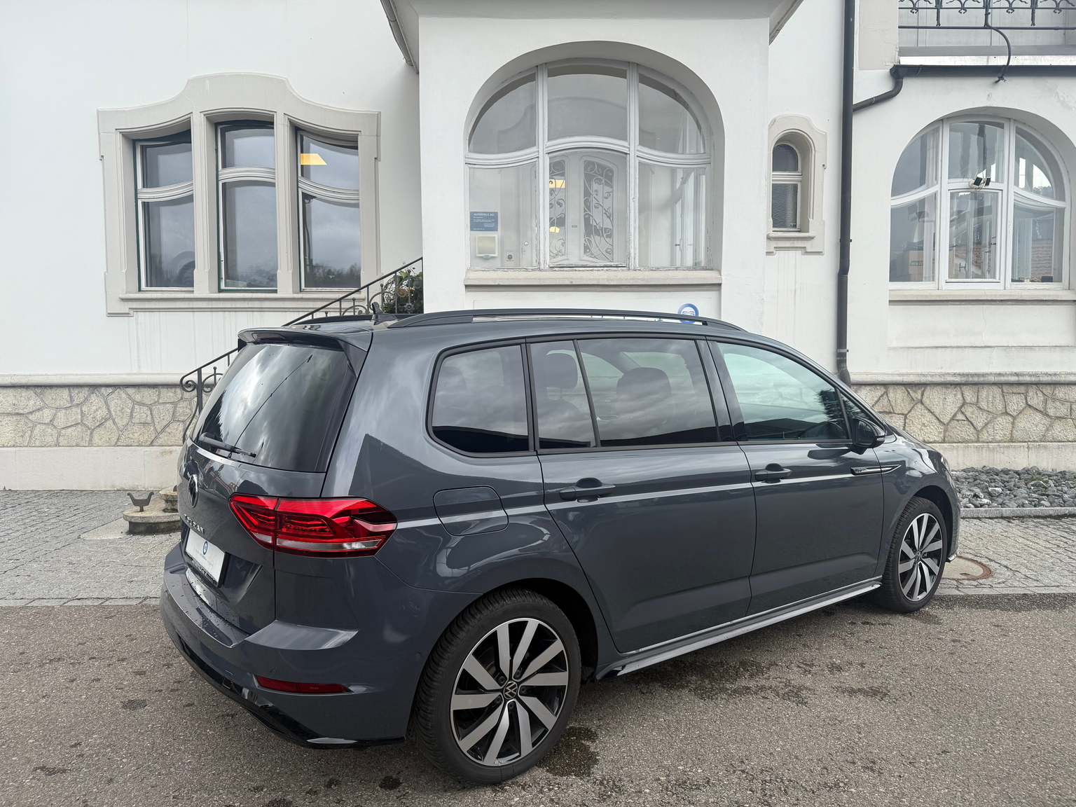 VW Touran 1.5 TSI Highline DSG R-LINE BLACK UND STYL / 48 MONATE WERK GARANTIE
