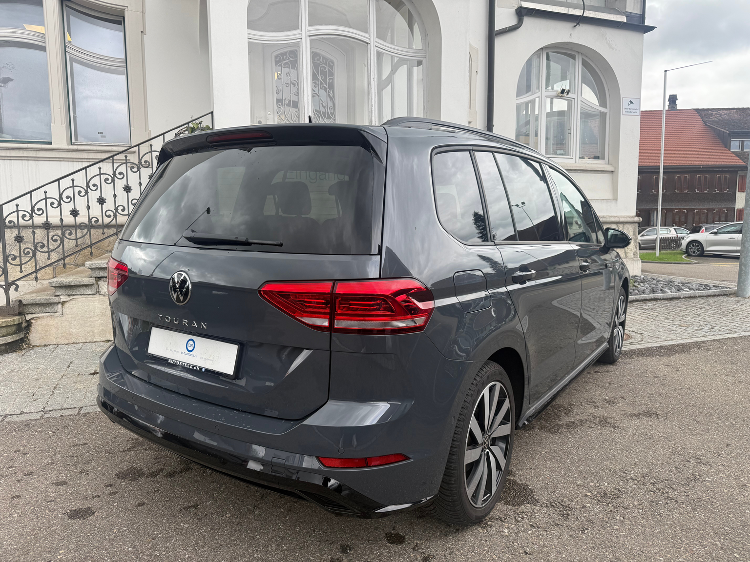 VW Touran 1.5 TSI Highline DSG R-LINE BLACK UND STYL / 48 MONATE WERK GARANTIE