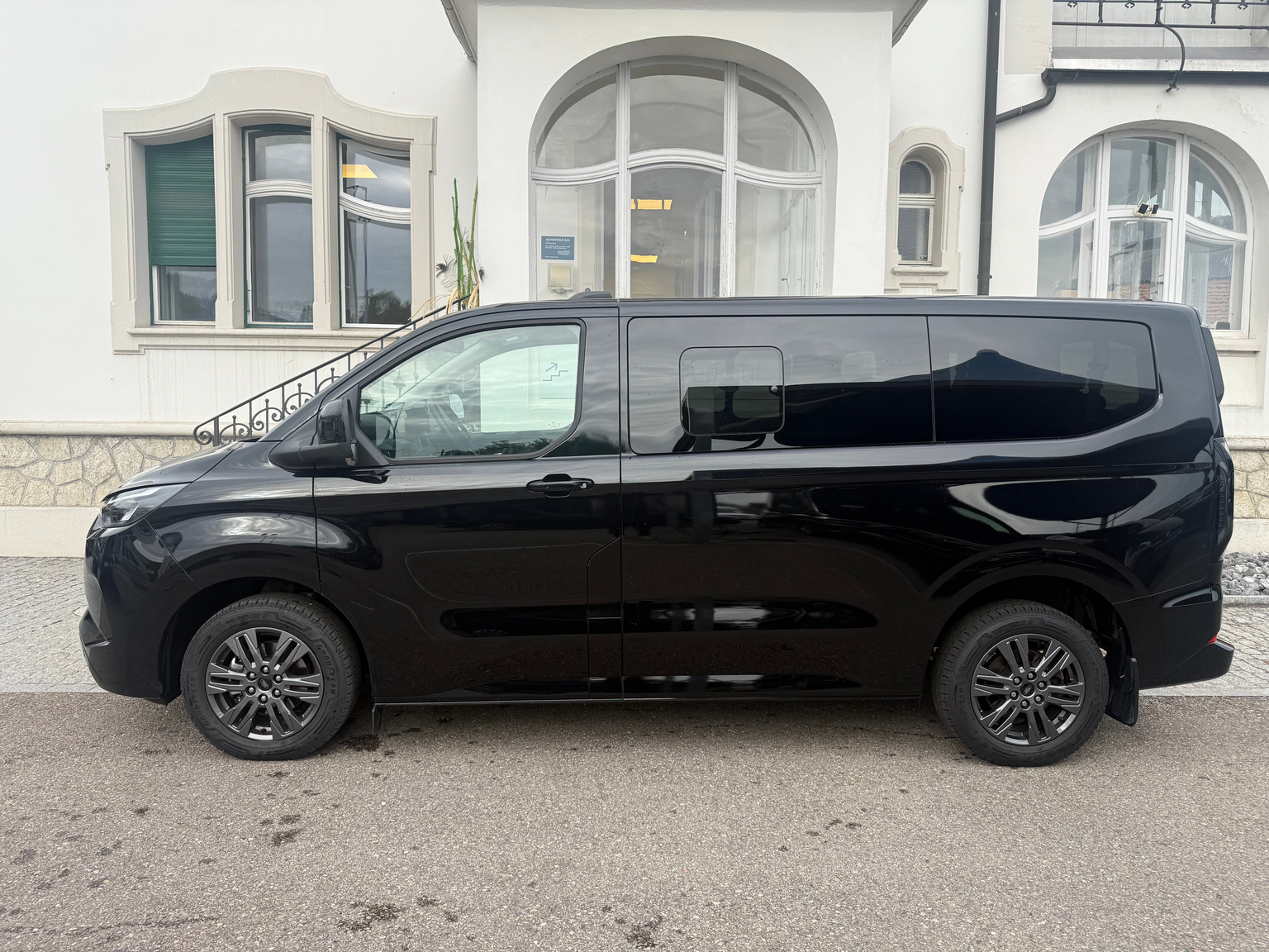 FORD Tourneo Bus 340 L1H1 PHEV Titanium