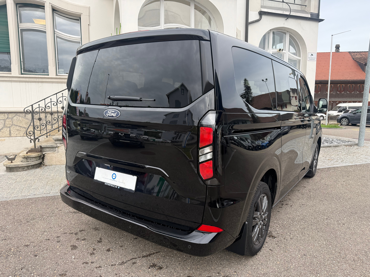 FORD Tourneo Bus 340 L1H1 PHEV Titanium