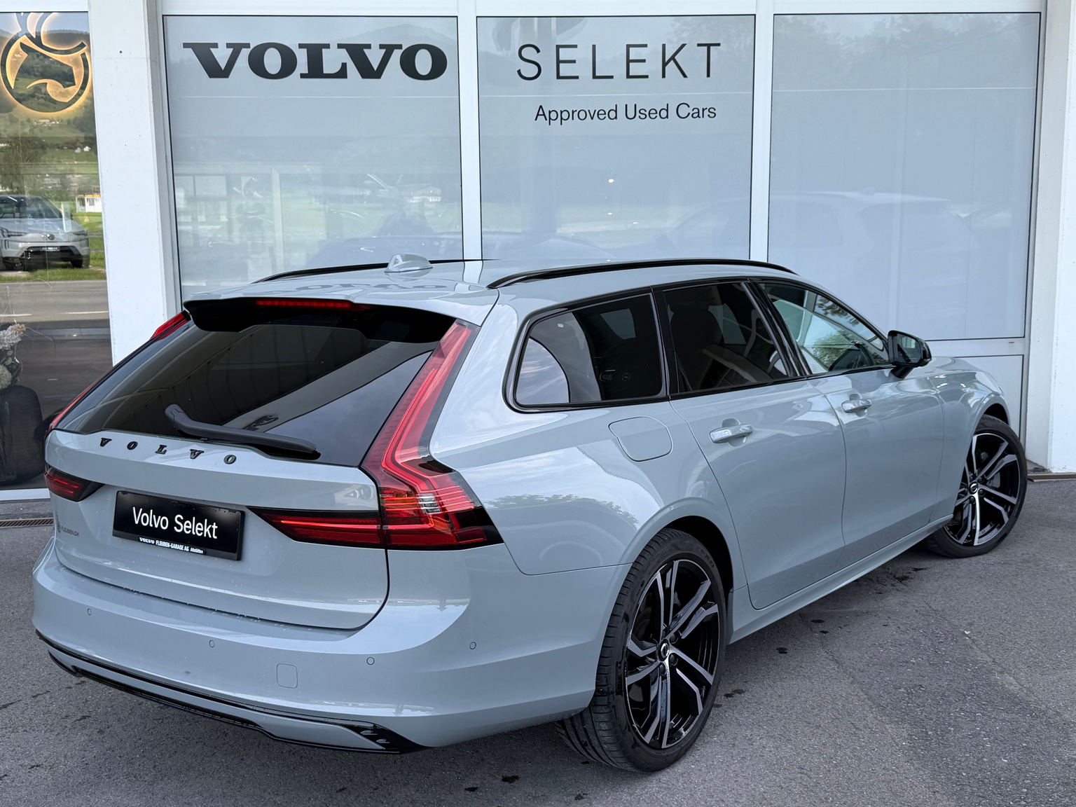 VOLVO V90 T8 eAWD Plus Dark Geartronic