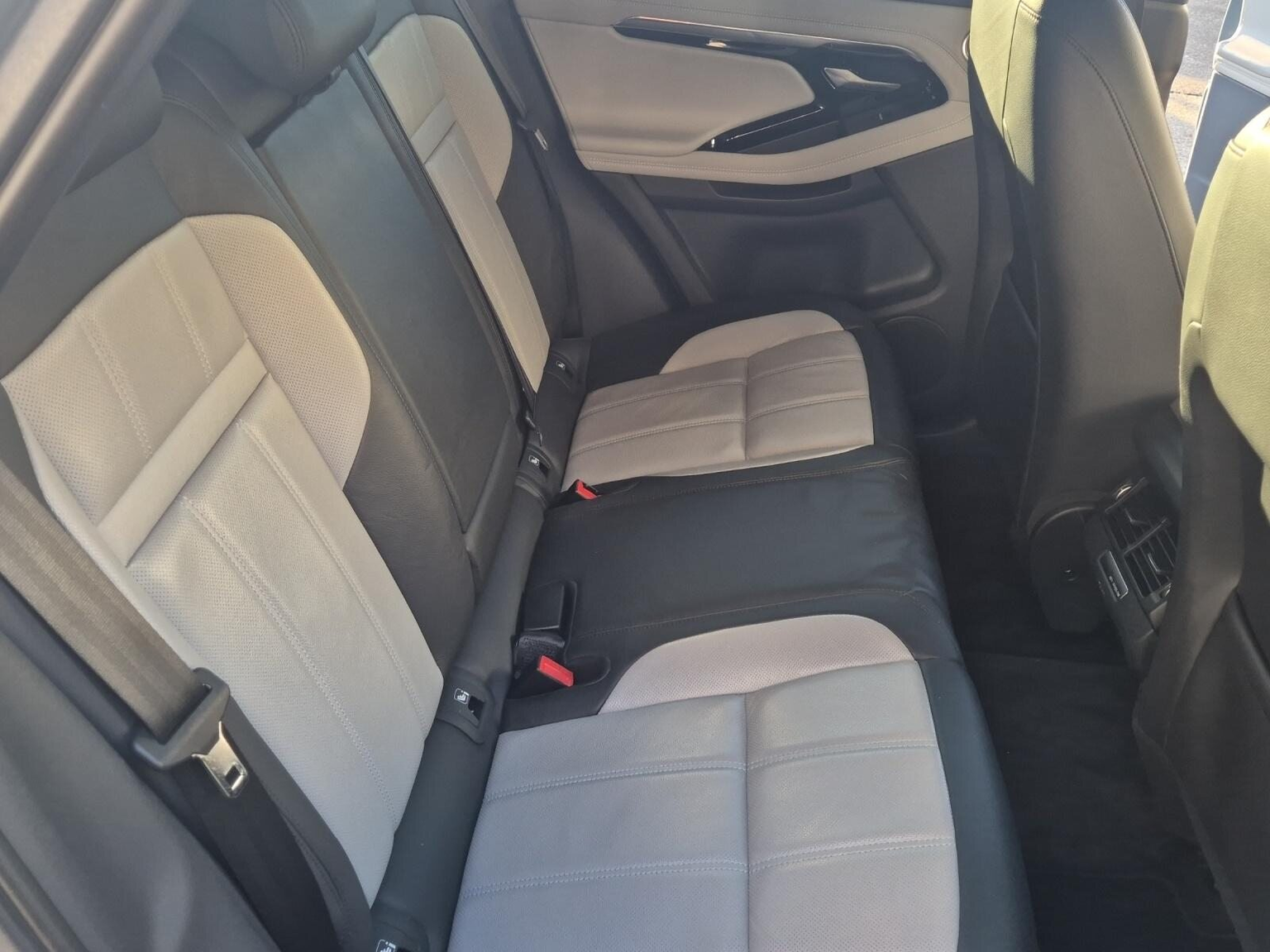 LAND ROVER Range Rover Evoque 2.0 T 250 First Edition