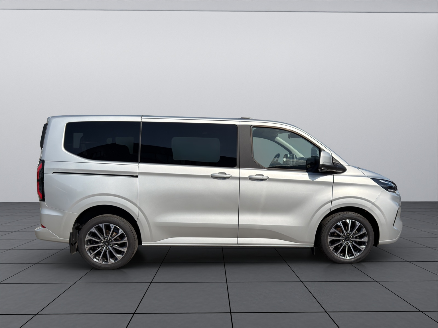 FORD Tourneo C Bus 320 L1 2.0 EcoBlue 170 Titanium X 4x4