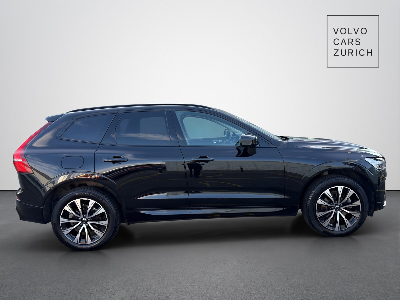 VOLVO XC60 2.0 B5 MH Plus Dark AWD