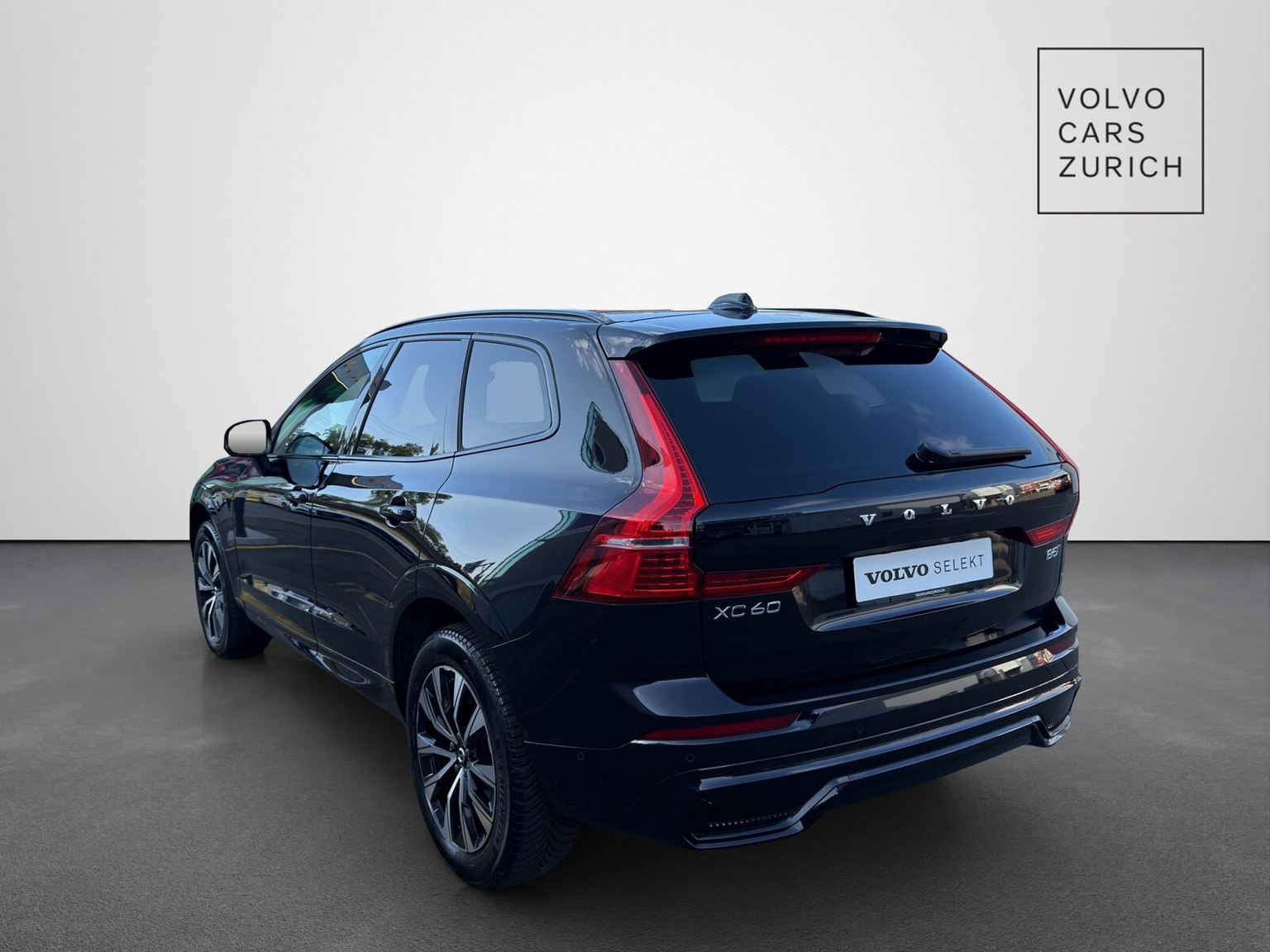 VOLVO XC60 2.0 B5 MH Plus Dark AWD