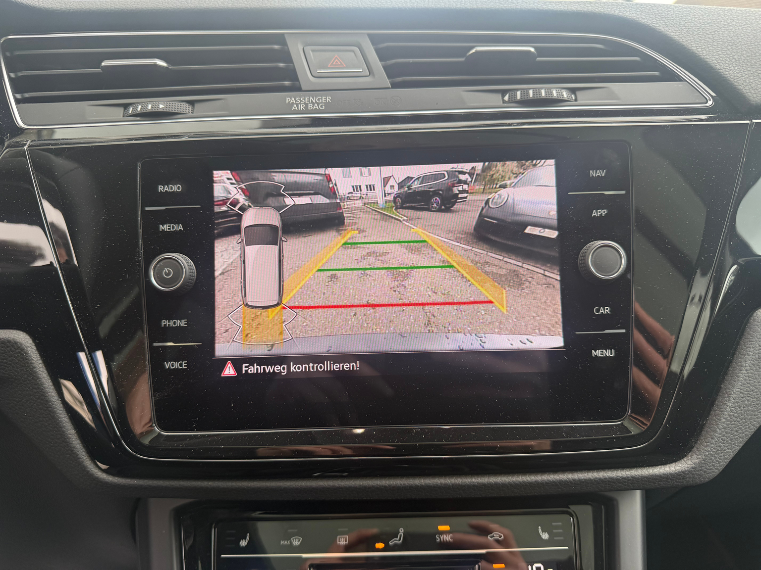 VW Touran 1.5 TSI Highline DSG R-LINE BLACK UND STYL / 48 MONATE WERK GARANTIE