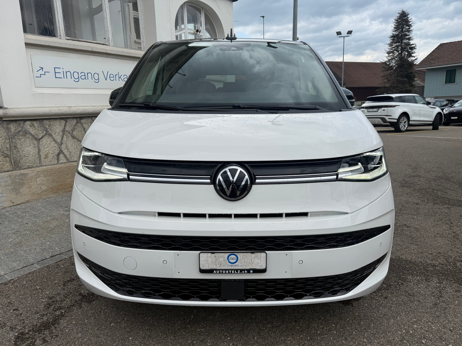 VW Multivan kurz 2.0 TDI Life Edition DSG Navigationssystem Volkswagen original 7 PLĂTZER