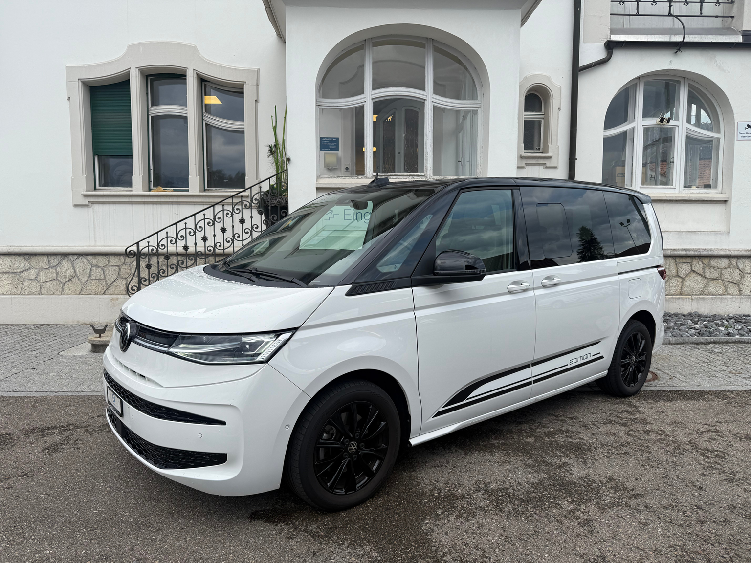 VW Multivan kurz 2.0 TDI Life Edition DSG Navigationssystem Volkswagen original 7 PLĂTZER
