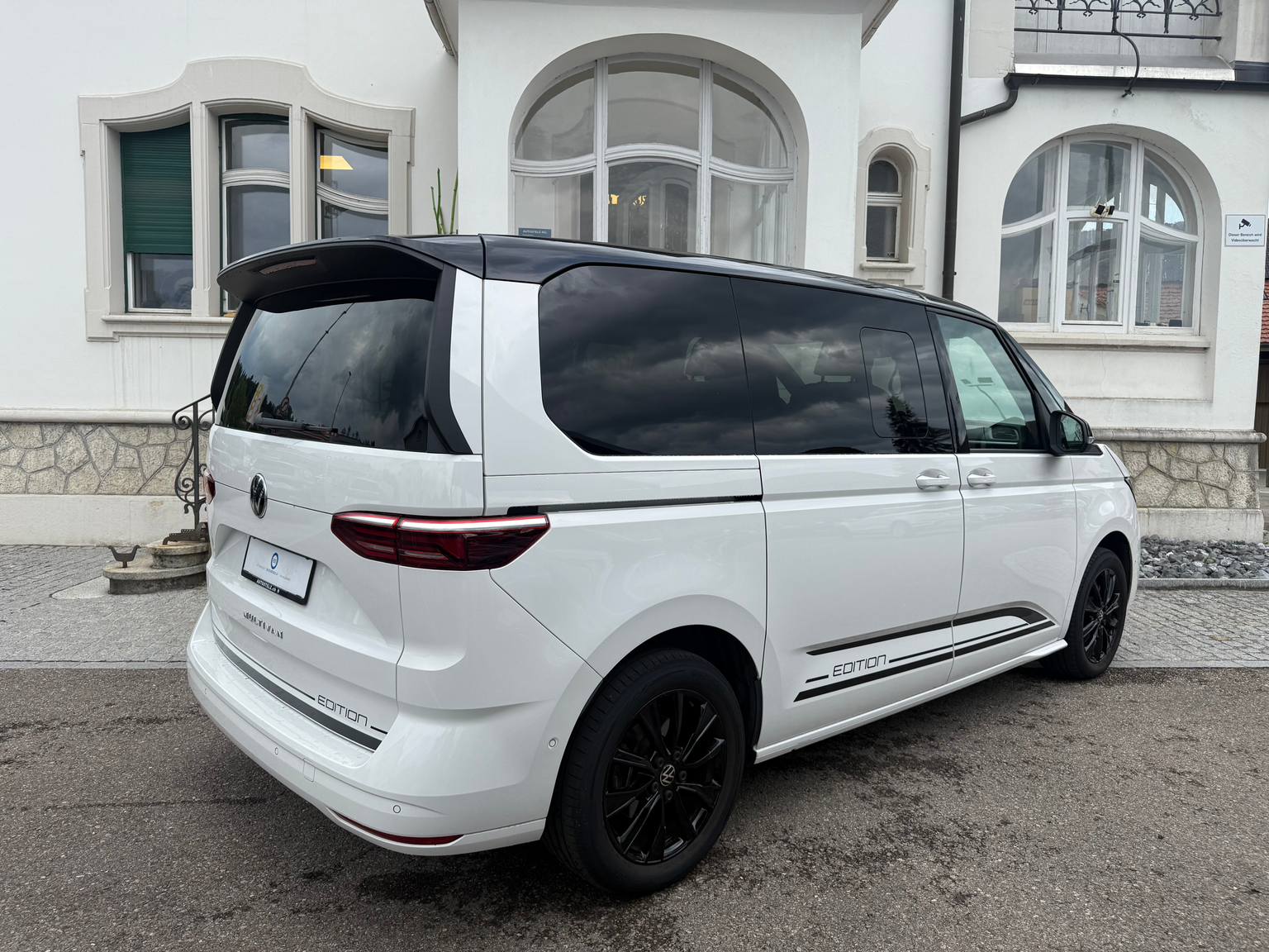 VW Multivan kurz 2.0 TDI Life Edition DSG Navigationssystem Volkswagen original 7 PLĂTZER
