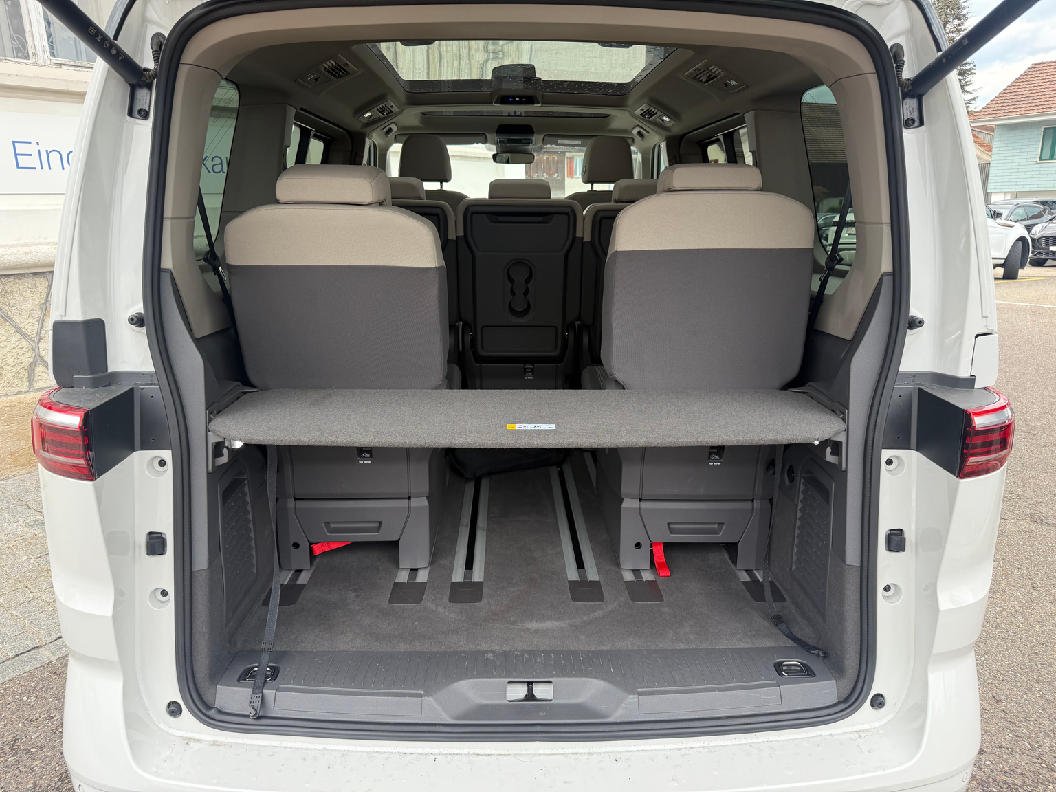 VW Multivan kurz 2.0 TDI Life Edition DSG Navigationssystem Volkswagen original 7 PLĂTZER