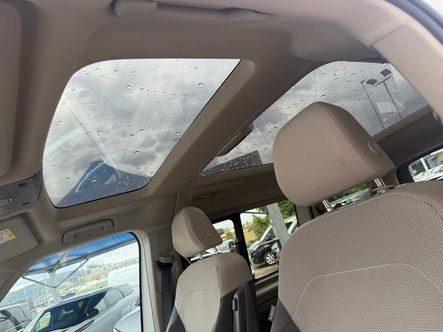 VW Multivan kurz 2.0 TDI Life Edition DSG Navigationssystem Volkswagen original 7 PLĂTZER