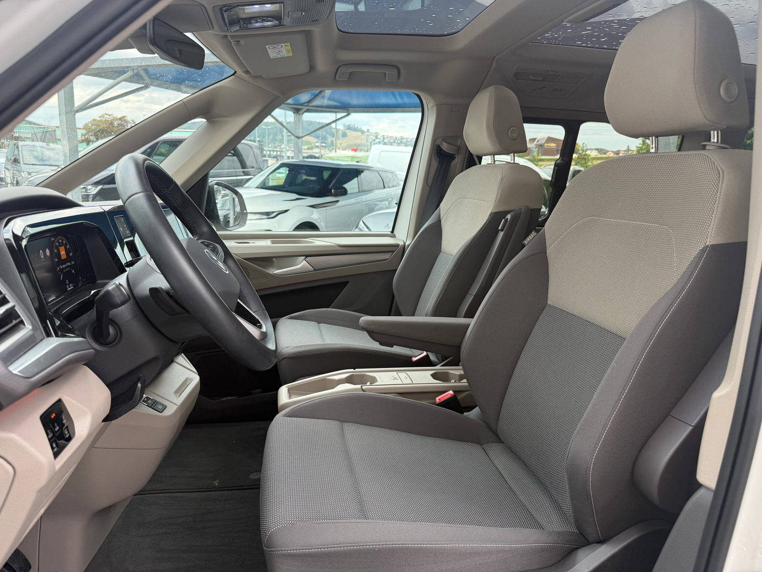VW Multivan kurz 2.0 TDI Life Edition DSG Navigationssystem Volkswagen original 7 PLĂTZER