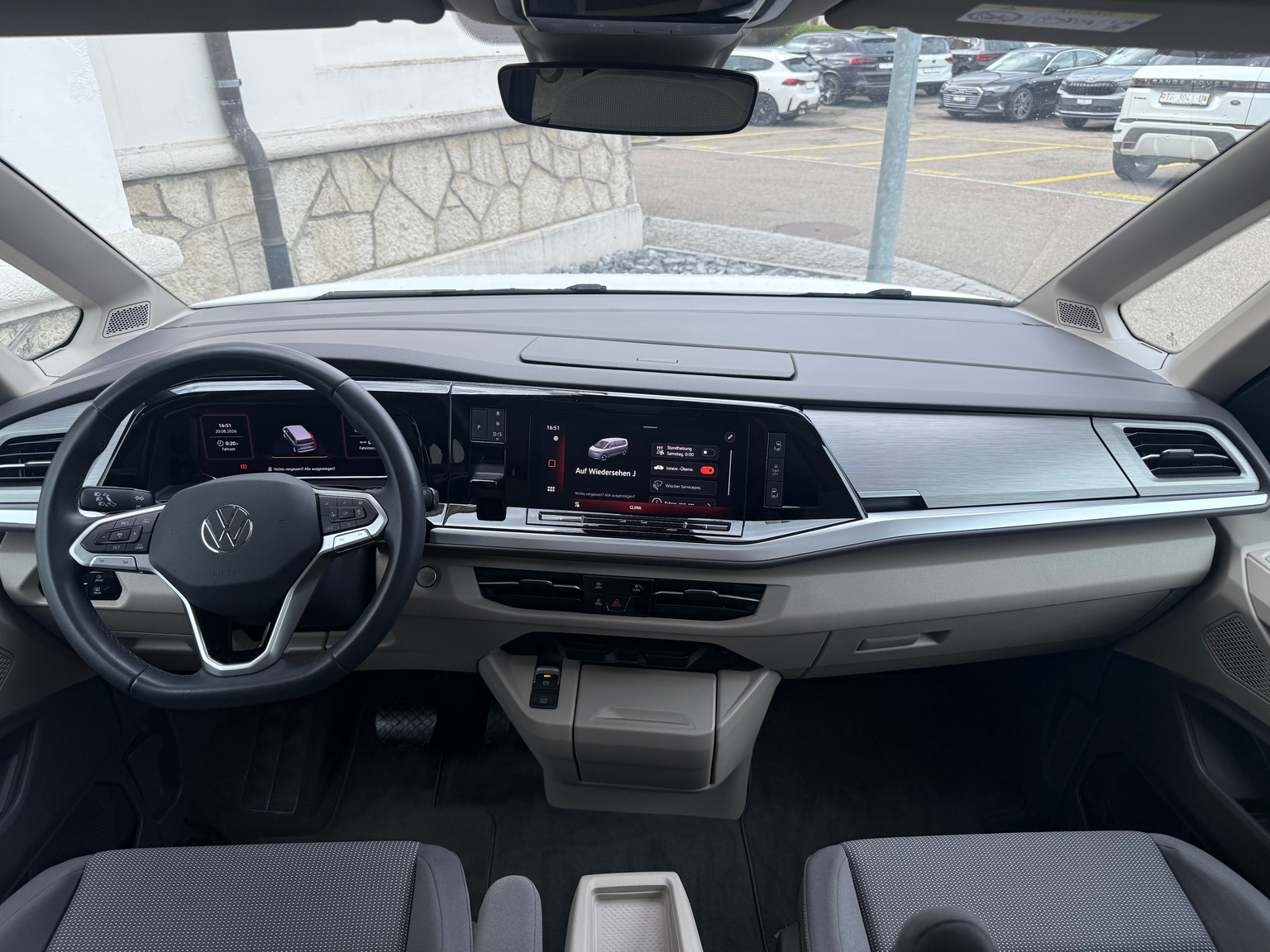 VW Multivan kurz 2.0 TDI Life Edition DSG Navigationssystem Volkswagen original 7 PLĂTZER