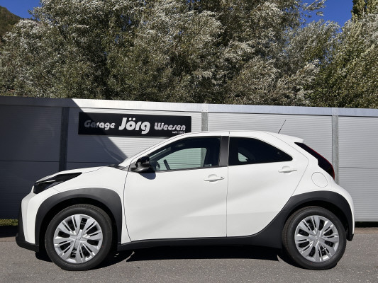 TOYOTA Aygo X 1.5 com. com.