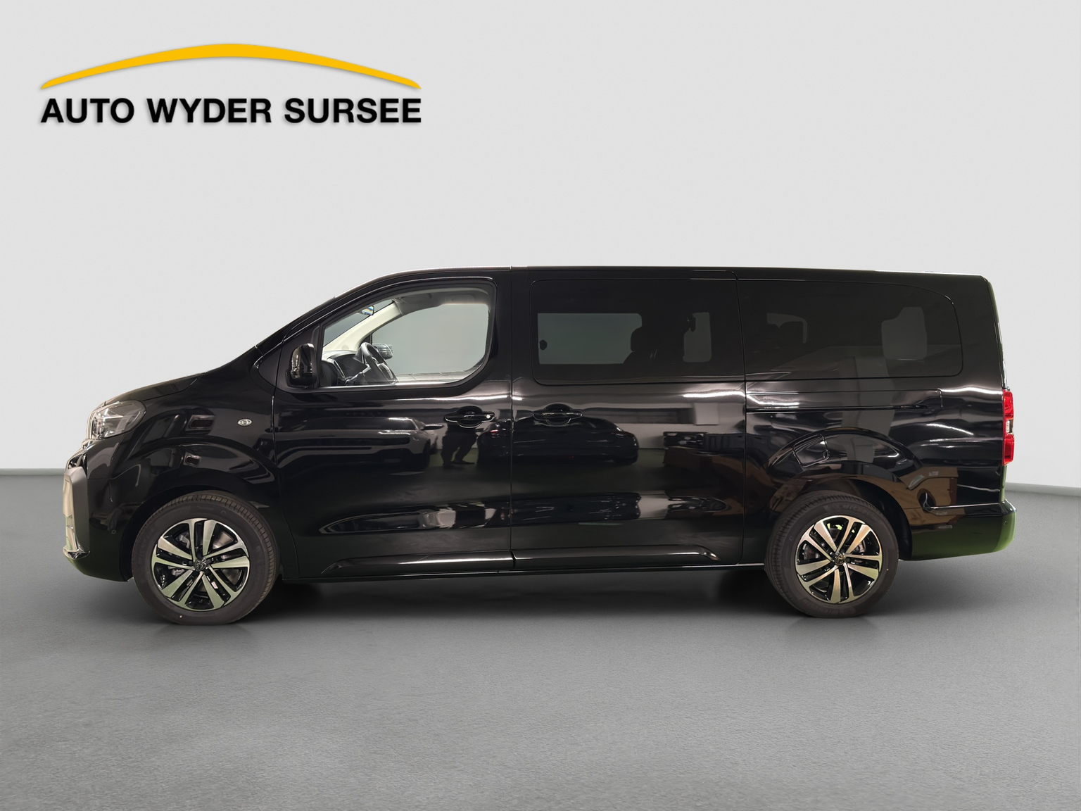 PEUGEOT Traveller Long 2.2 BlueHDi 180 Family Edition S/S