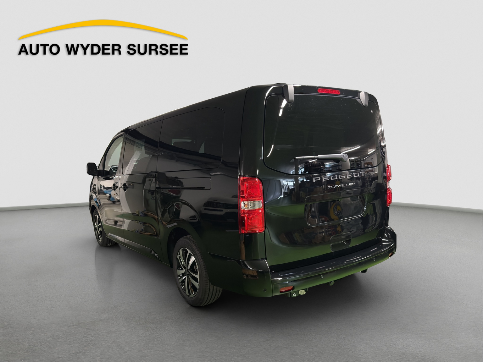 PEUGEOT Traveller Long 2.2 BlueHDi 180 Family Edition S/S