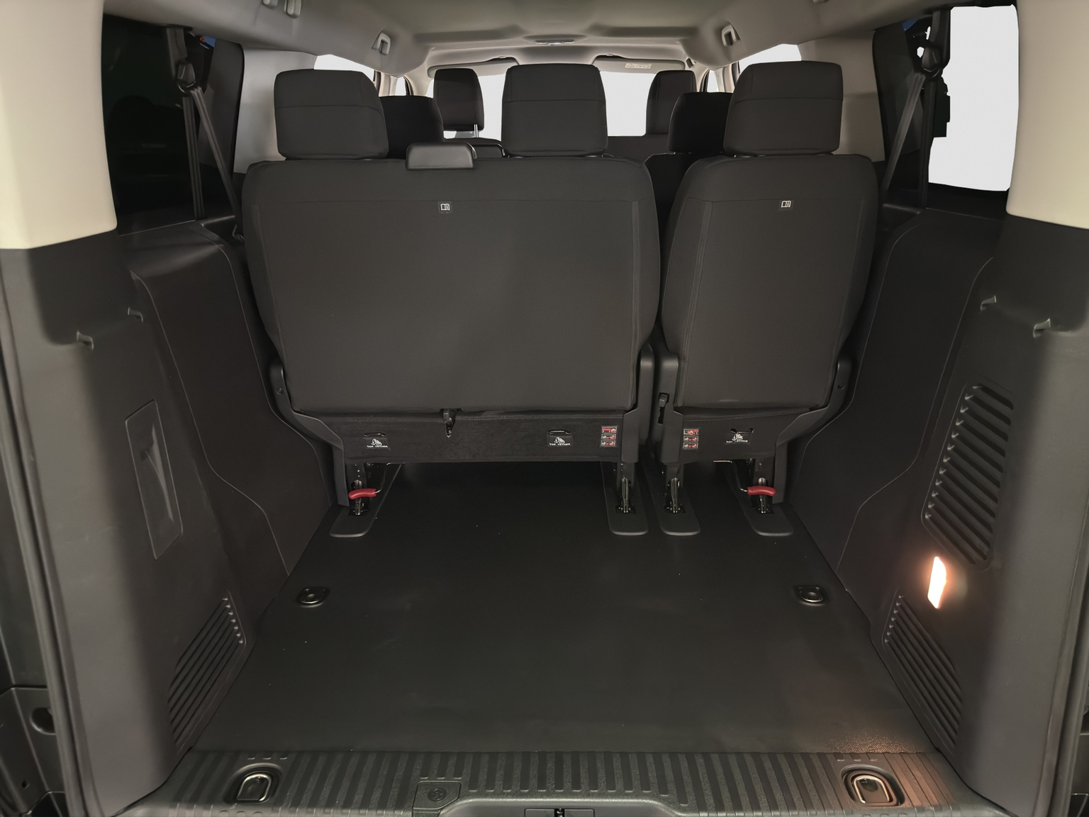 PEUGEOT Traveller Long 2.2 BlueHDi 180 Family Edition S/S