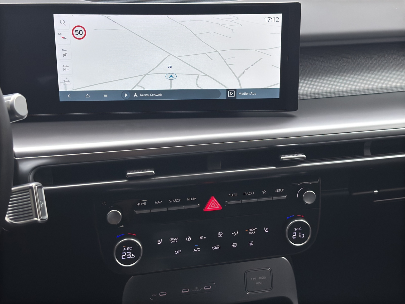 HYUNDAI Ioniq 9 110kWh Amplia 4WD
