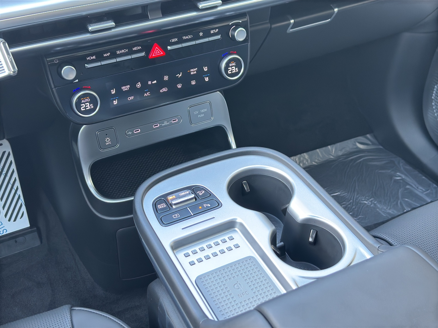 HYUNDAI Ioniq 9 110 kWh Calligraphy 4WD+ 6P