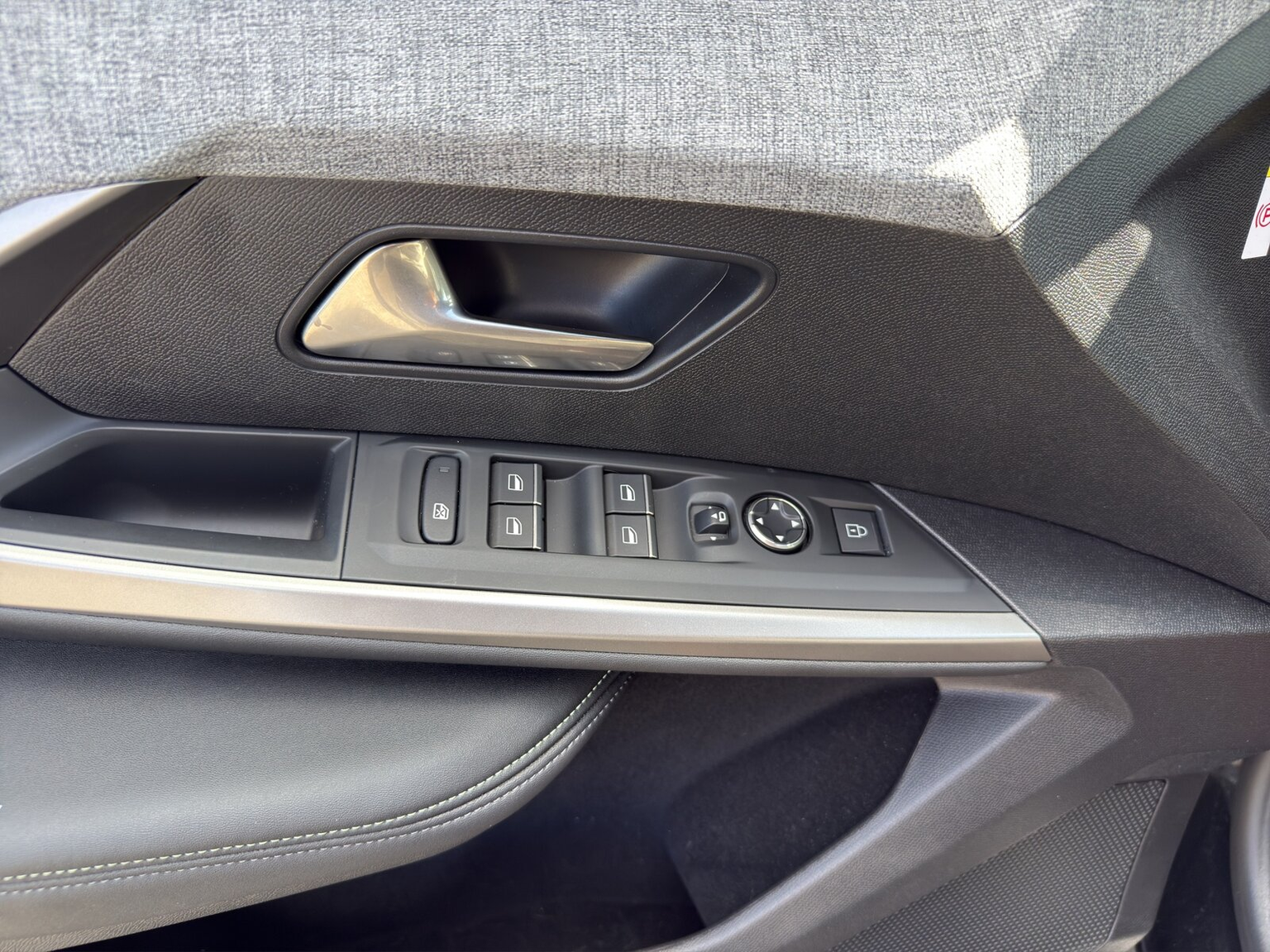 PEUGEOT 5008 145 Hybrid e-DCS6 GT