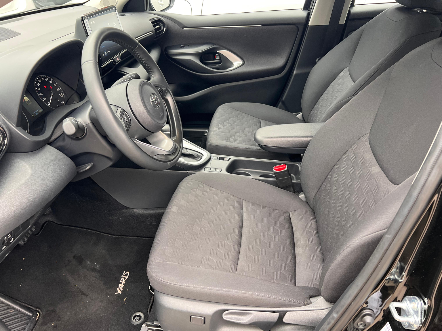 TOYOTA Yaris 1.5 VVT-i HSD Comfort