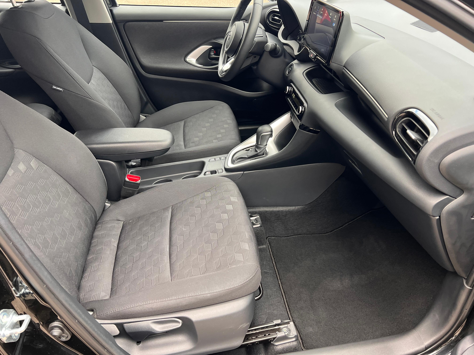 TOYOTA Yaris 1.5 VVT-i HSD Comfort