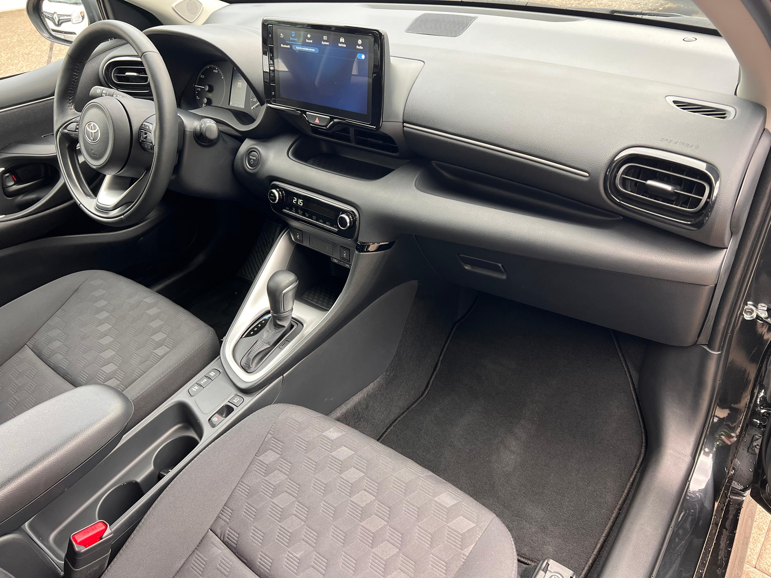 TOYOTA Yaris 1.5 VVT-i HSD Comfort