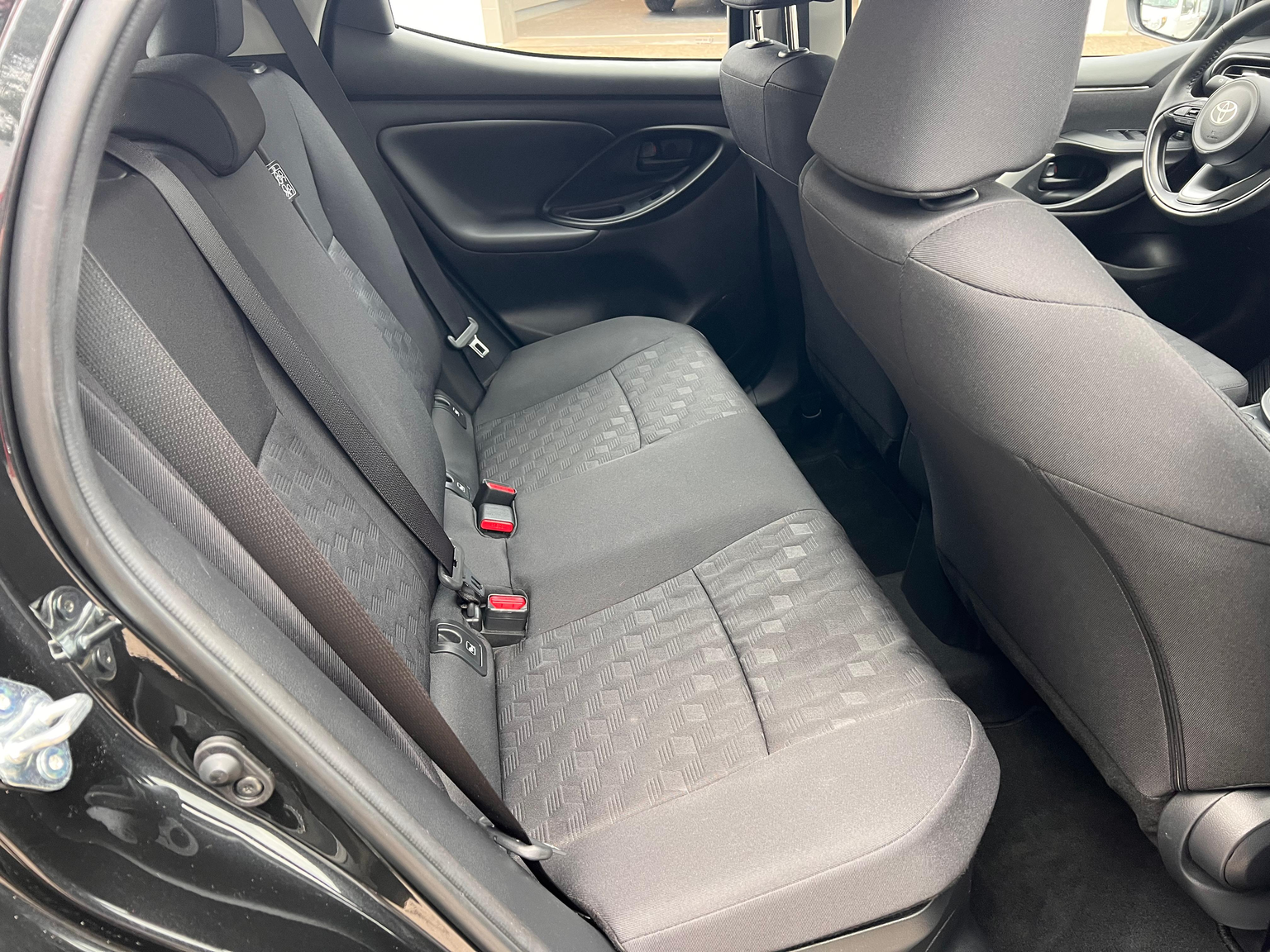 TOYOTA Yaris 1.5 VVT-i HSD Comfort