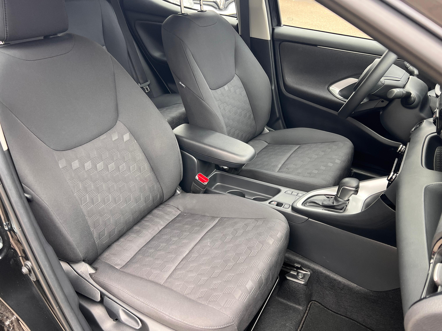 TOYOTA Yaris 1.5 VVT-i HSD Comfort