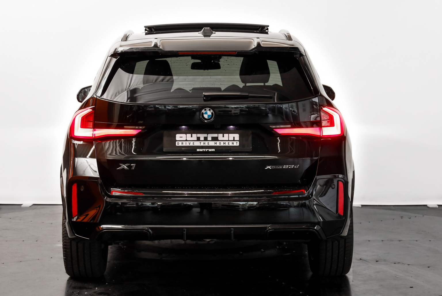 BMW X1 xDrive 23d 48V M Sport Pro • Toit panoramique • Head-Up Display • Attelage