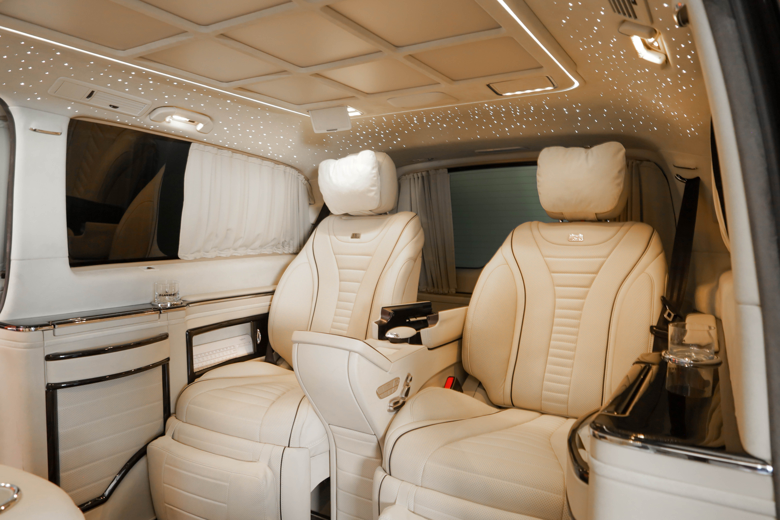 MERCEDES-BENZ Klassen V-VIP V 300 d extralang 4Matic • Smart-TV •
