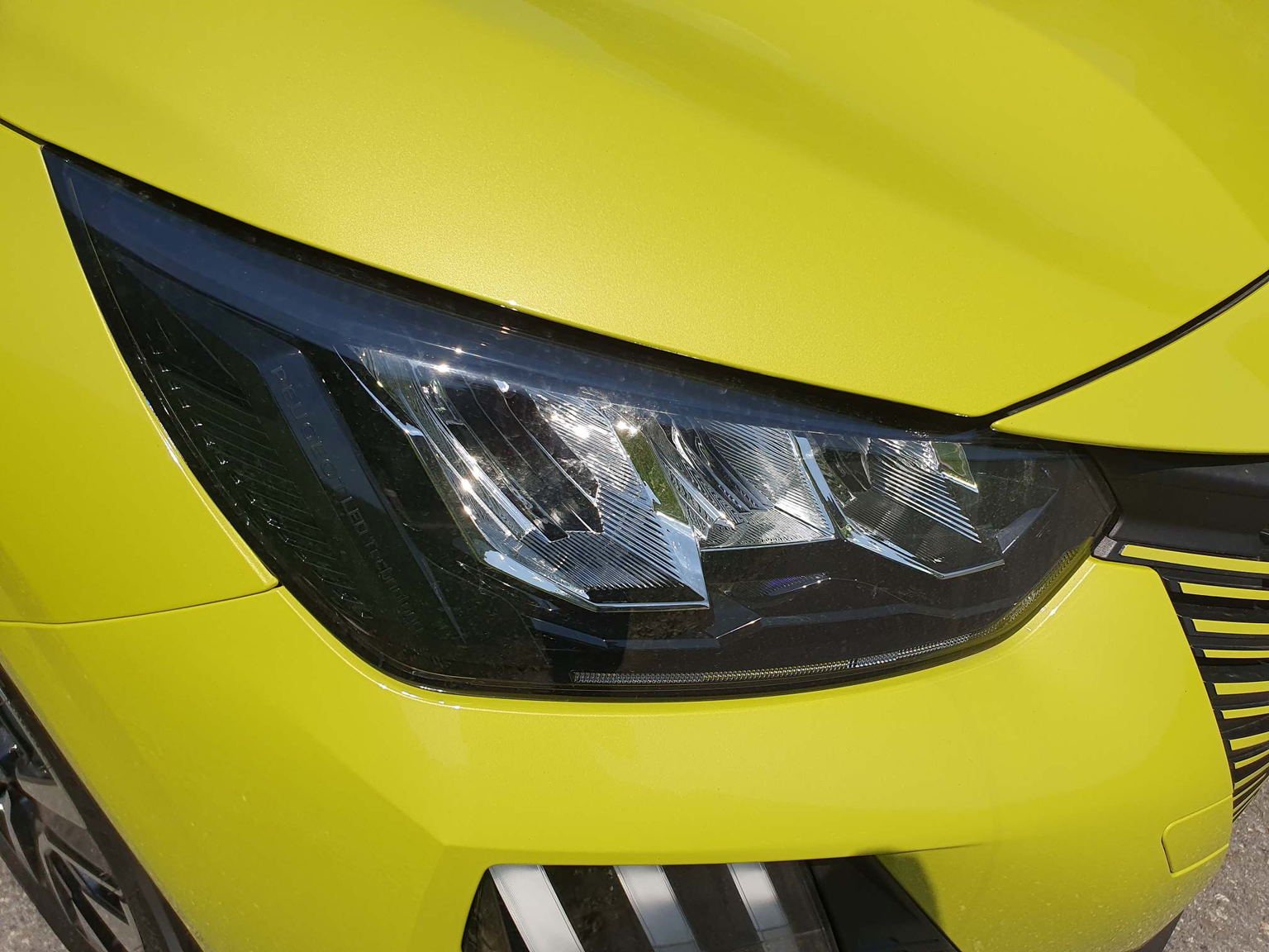 PEUGEOT 208 1.2 Hybrid Style