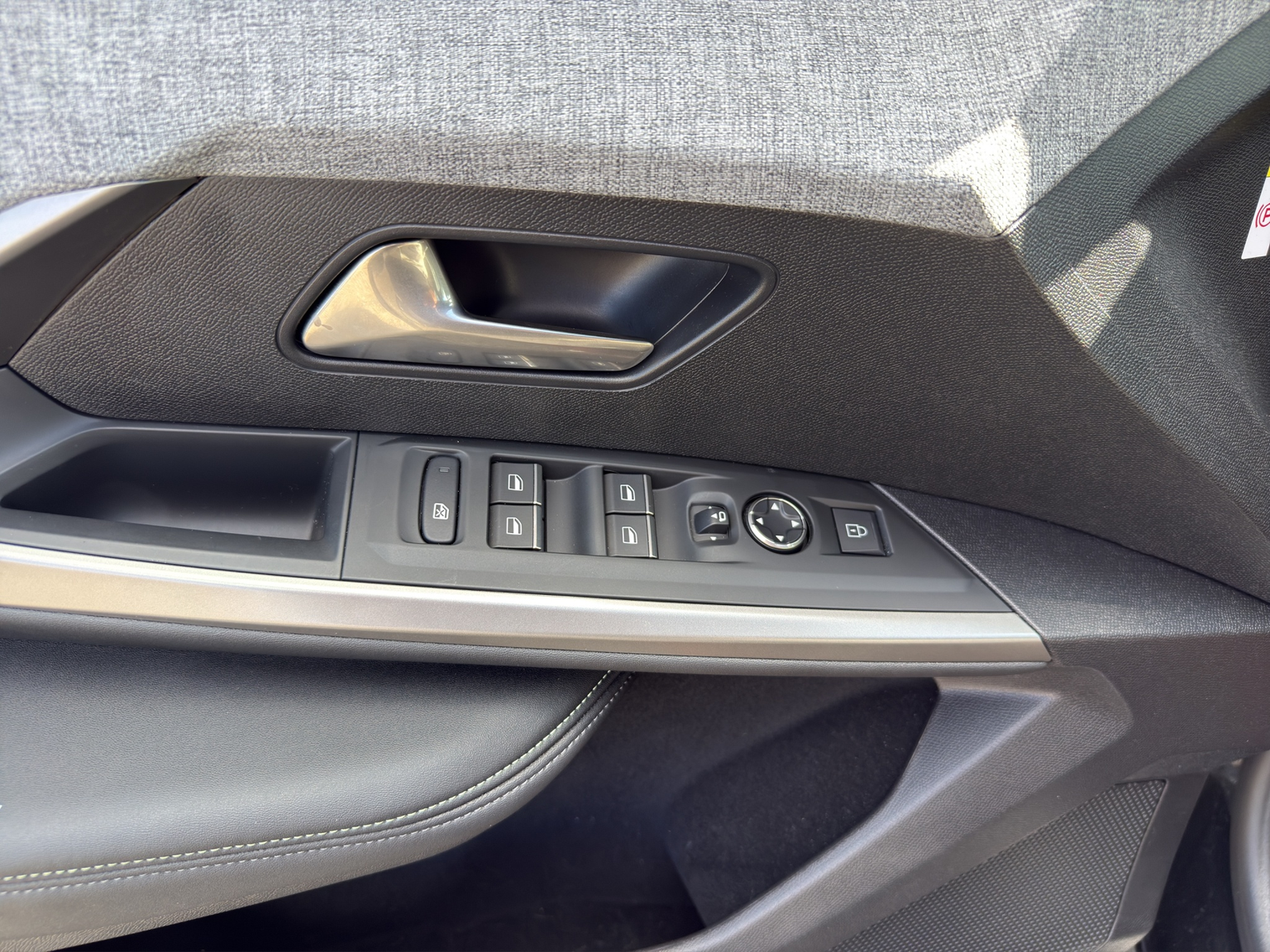 PEUGEOT 5008 145 Hybrid e-DCS6 GT