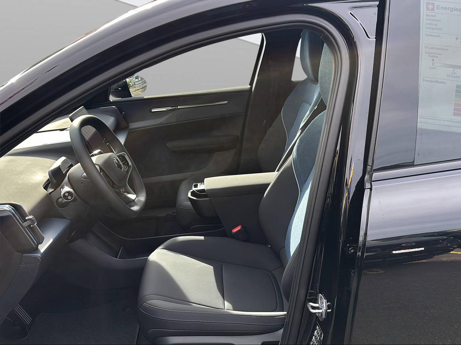 VOLVO EX30 E60 69kWh Twin Ultra