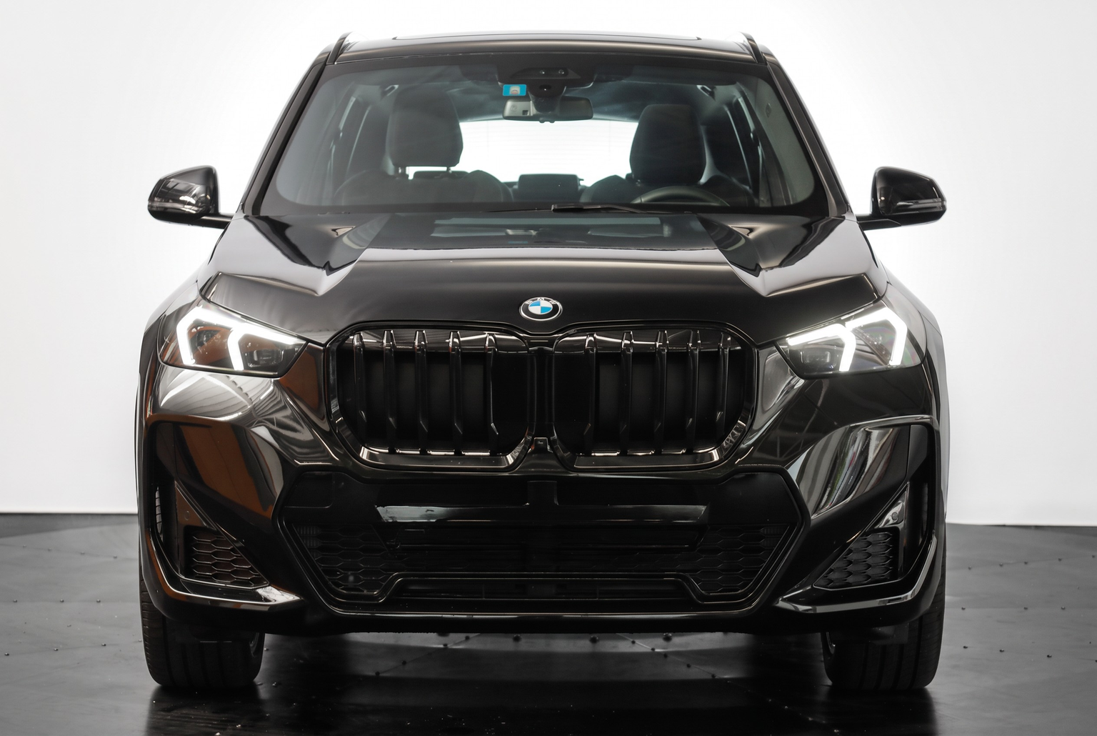 BMW X1 xDrive 23d 48V M Sport Pro • Toit panoramique • Head-Up Display • Attelage