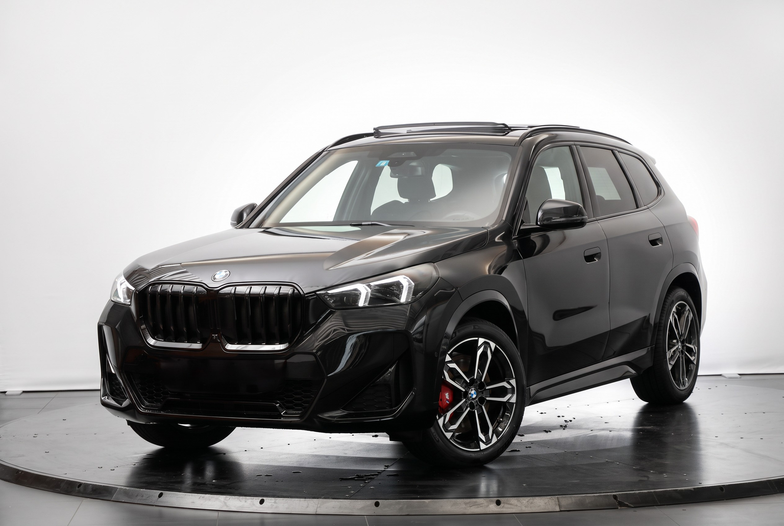 BMW X1 xDrive 23d 48V M Sport Pro • Toit panoramique • Head-Up Display • Attelage