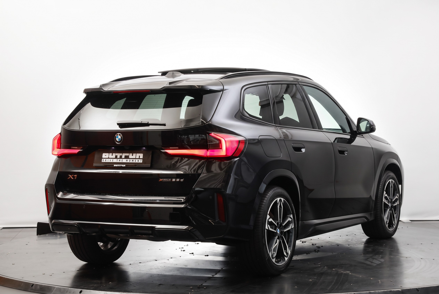 BMW X1 xDrive 23d 48V M Sport Pro • Toit panoramique • Head-Up Display • Attelage