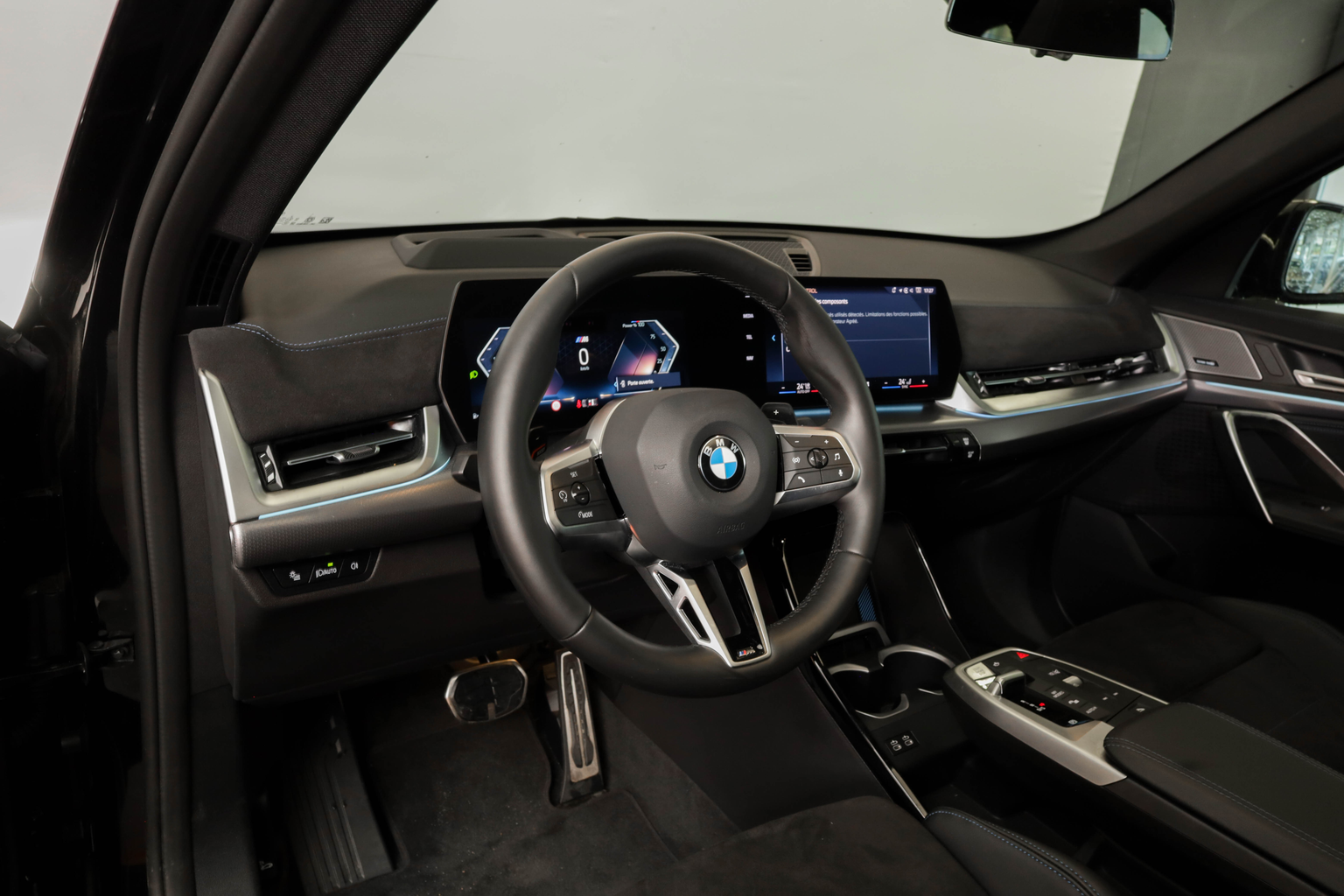 BMW X1 xDrive 23d 48V M Sport Pro • Toit panoramique • Head-Up Display • Attelage
