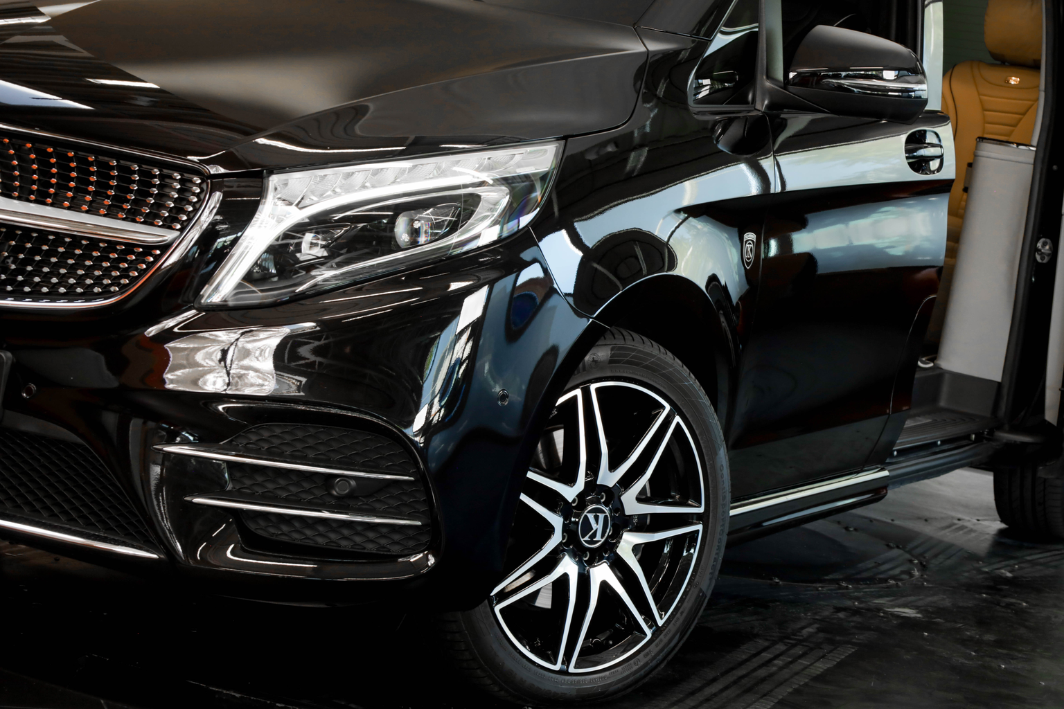 MERCEDES-BENZ Klassen V-VIP V 300 d extralang 4Matic • Smart-TV •