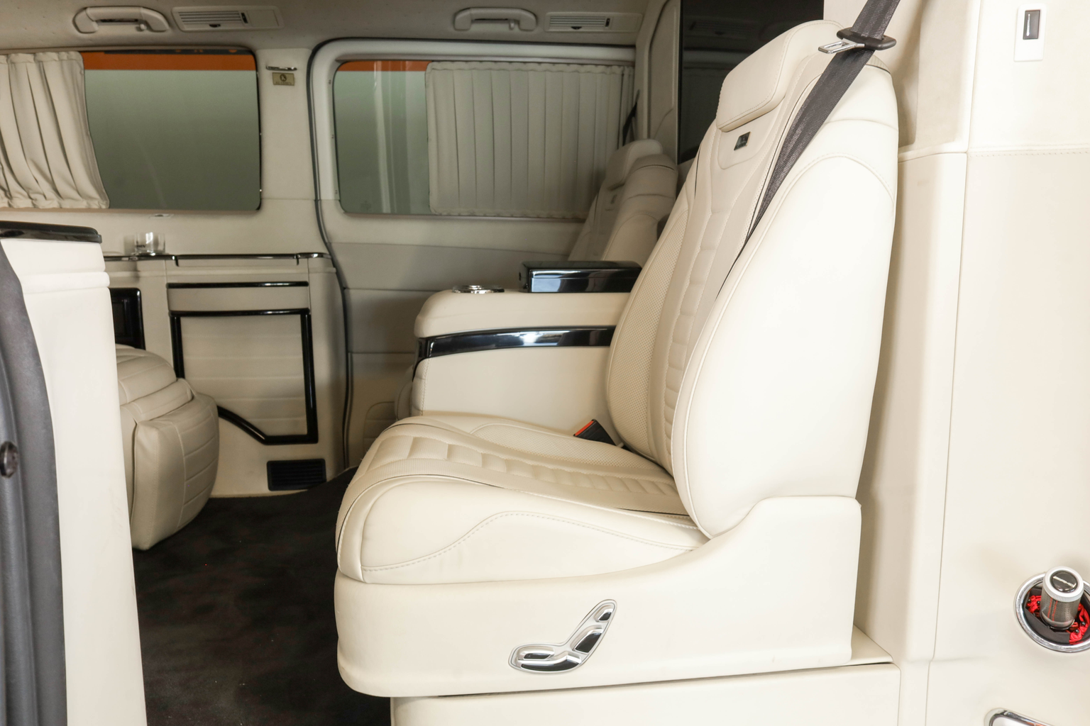 MERCEDES-BENZ Klassen V-VIP V 300 d extralang 4Matic • Smart-TV •