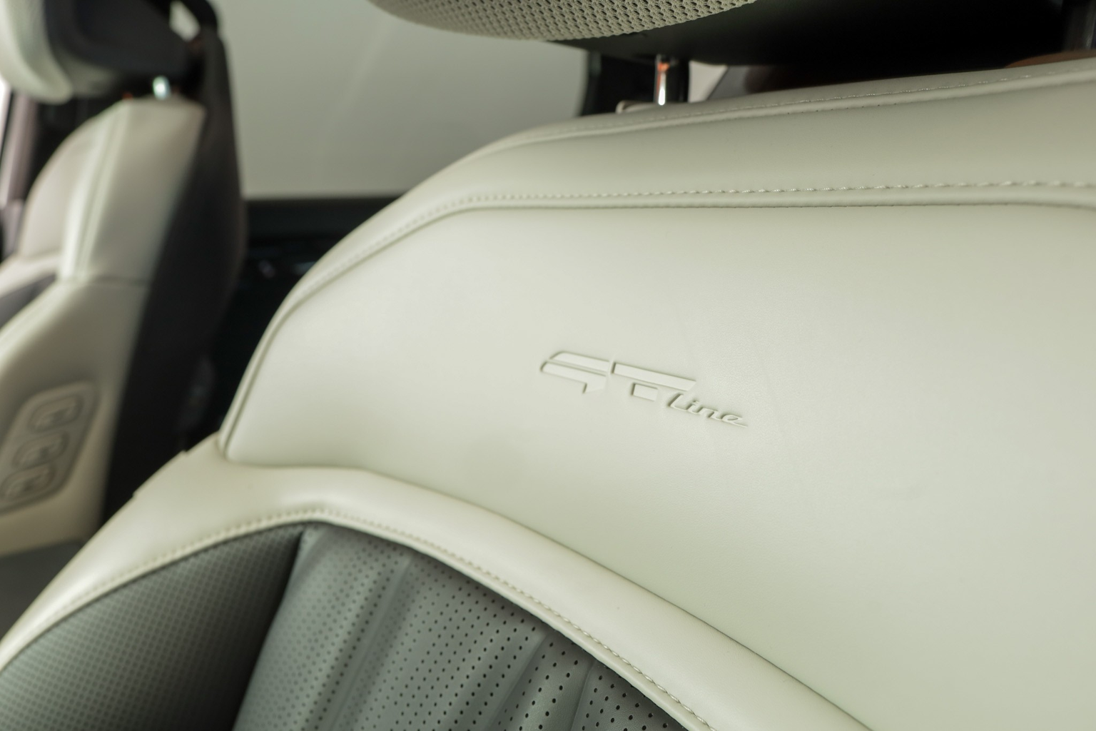KIA EV9 99,8 kWh GT-Line 4x4 • 7 seats