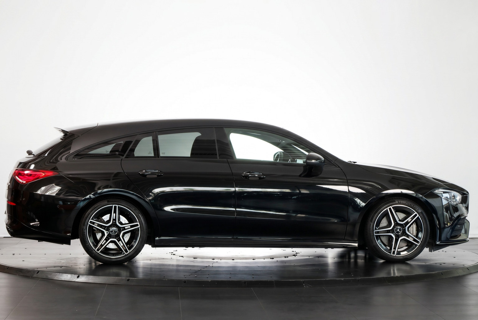 MERCEDES-BENZ CLA Shooting Brake 35 AMG 4Matic 7G-DCT