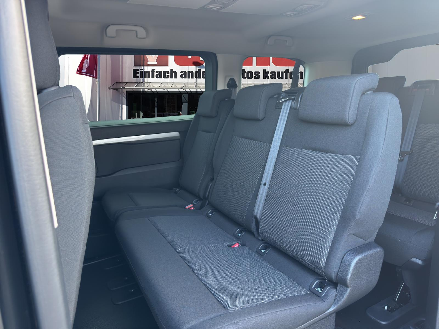 PEUGEOT Traveller Standard 2.2 BlueHDi Business 2026