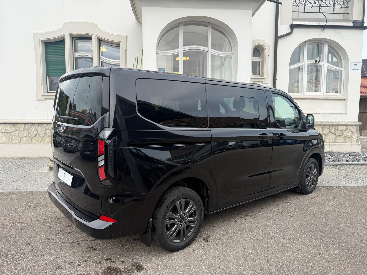 FORD Tourneo Bus 340 L1H1 PHEV Titanium