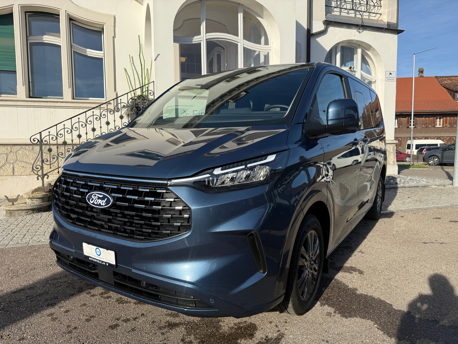 FORD Tourneo Bus 320 L1H1 Titanium Automat