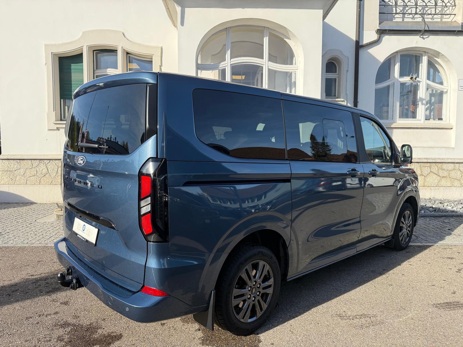 FORD Tourneo Bus 320 L1H1 Titanium Automat