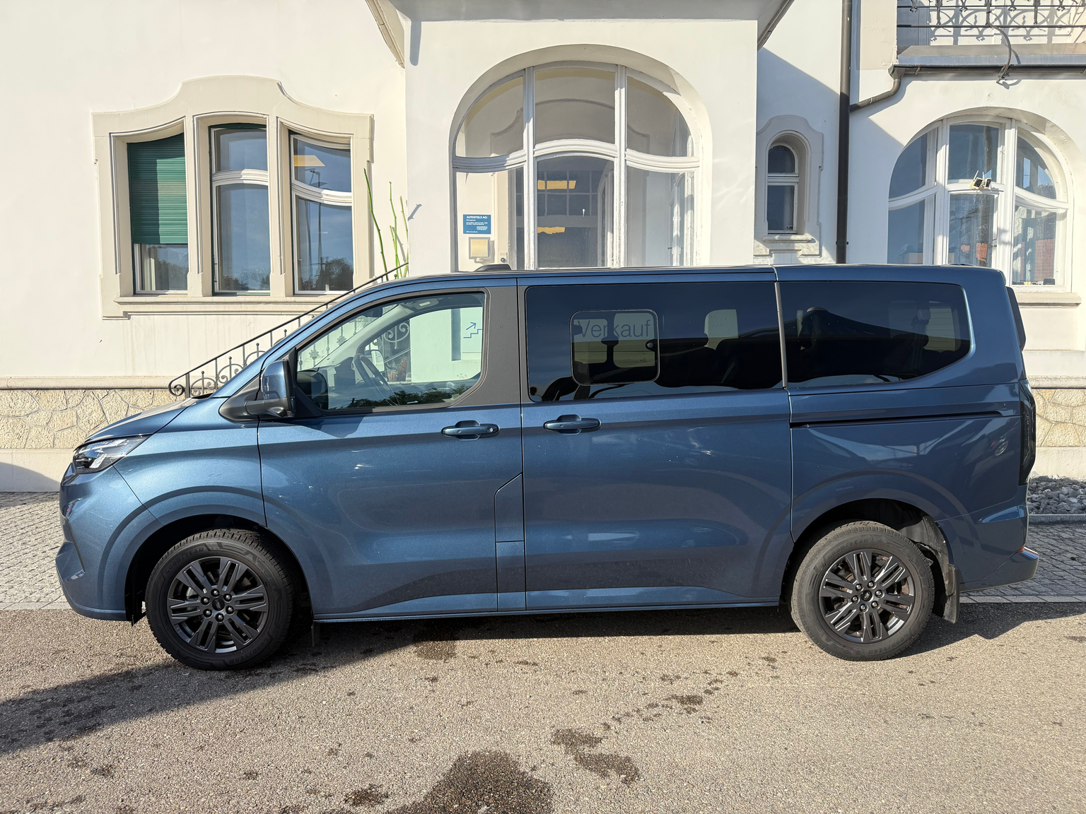 FORD Tourneo Bus 320 L1H1 Titanium Automat